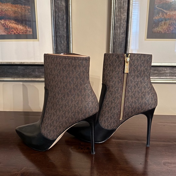 Michael Kors Black/Monogram Stiletto Ankle Booth - Picture 5 of 5